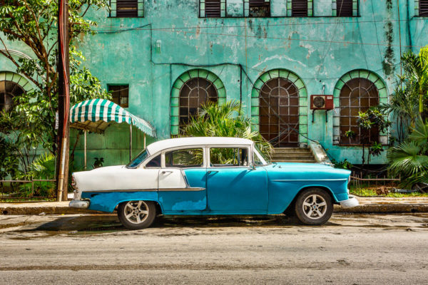 Chevrolet Blue Oldtimer in Havana Kuba Fotokunst