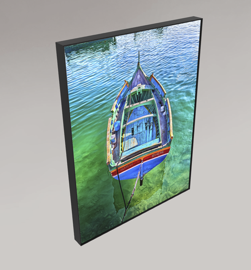 ein buntes Fischerboot in Marsaxlokk harbour auf Malta