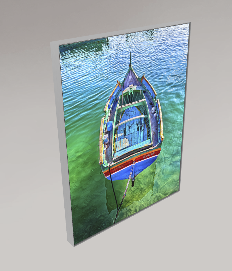 ein buntes Fischerboot in Marsaxlokk harbour auf Malta